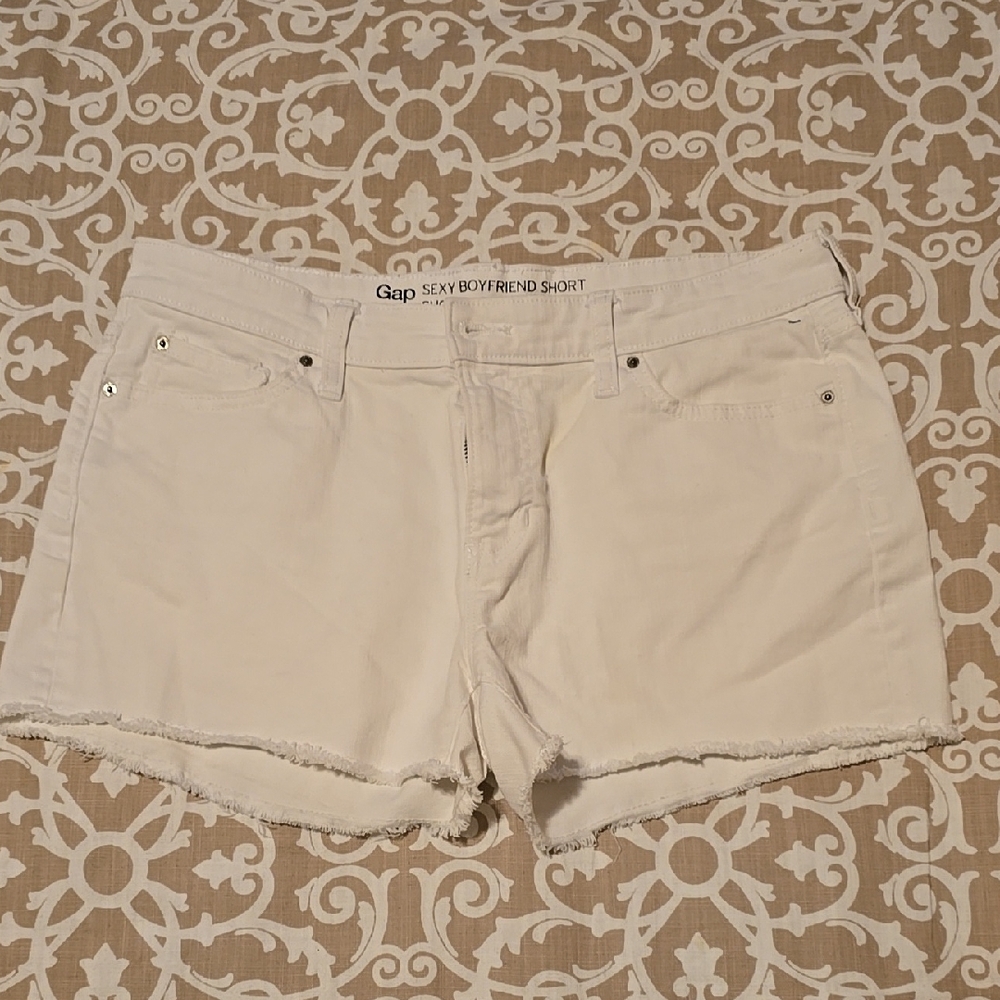 GAP White Denim Shorts with Frayed Hem and Relaxed Fit